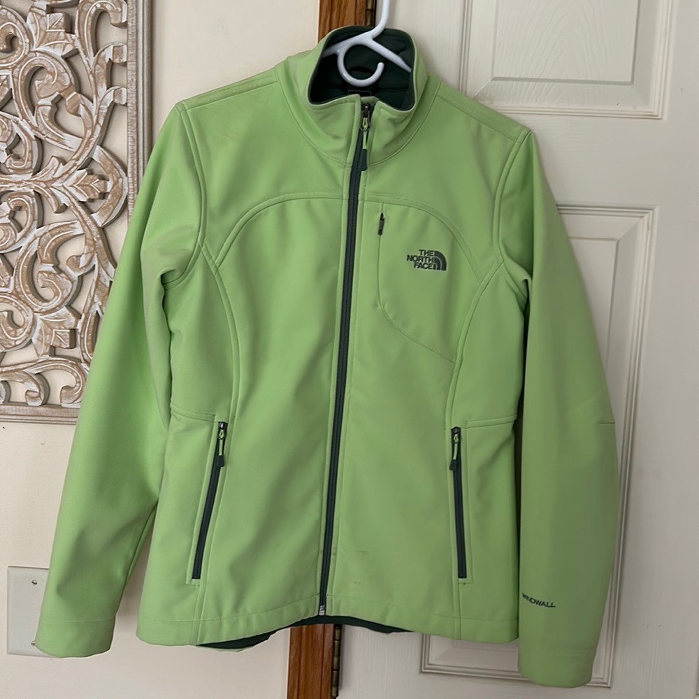 The North Face Women’s Light Green Windwall Jacket/Coat . Size Medium.